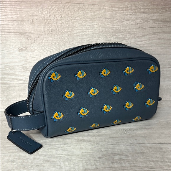 Coach Small Travel Kit with Fish Print in refined pebble and smooth calf leather - Picture 2 of 10